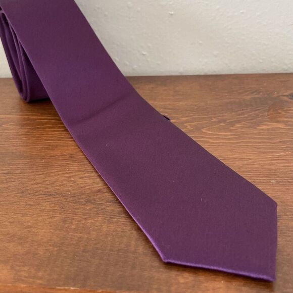 IMANI UOMO Men’s Necktie Hand Made Silk Tie Plum Purple Solid Metal Logo - Picture 1 of 6
